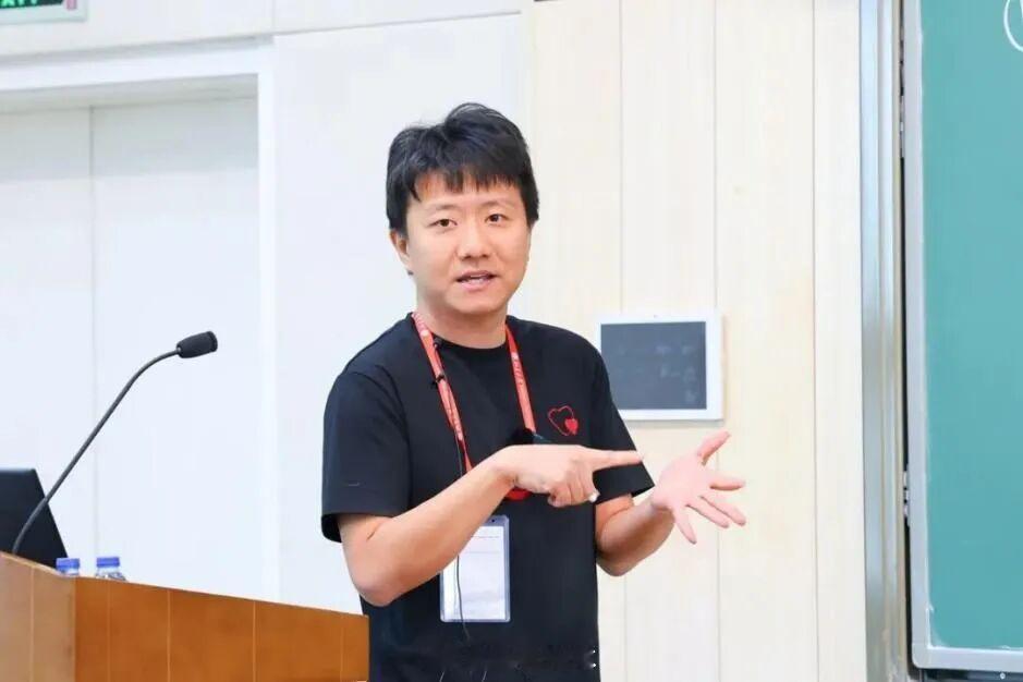 王虹、邓煜和北大数学：顶尖人才的成长需要怎样的土壤？据国际数学家大会官网泄露消息