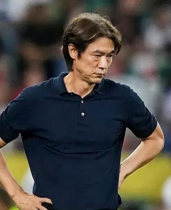 韩国主教练洪明甫坐不住了，并非由于韩国无缘世界杯32强，也不是被韩国总统李在明批
