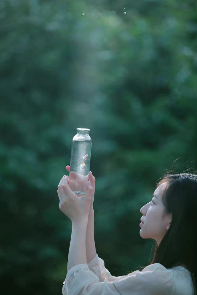 永远有人问，为什么美好的总在昨天。那是因为，我们不知不觉爱上一个词，叫怀念。——