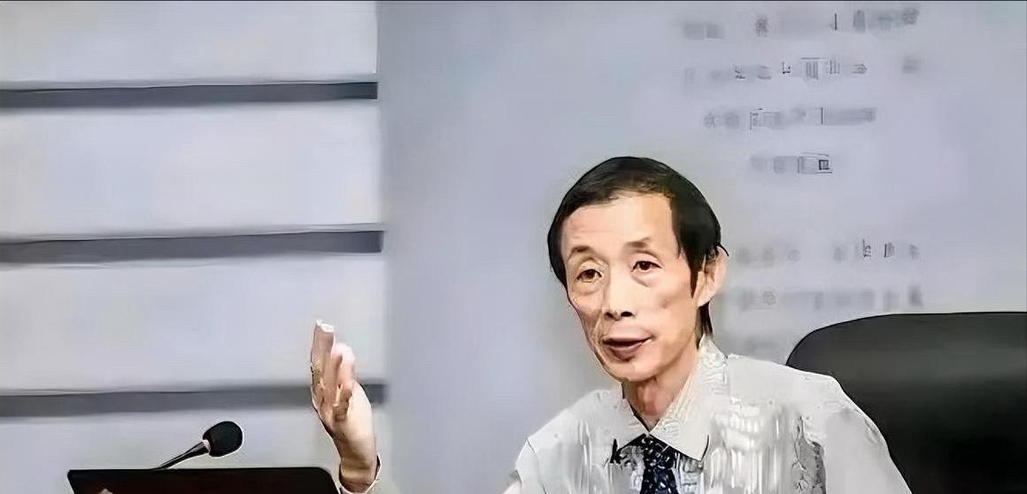 复旦大学教授陈平认为，中国过去40多年，在干部培训和大学教授队伍里，让西方价值观