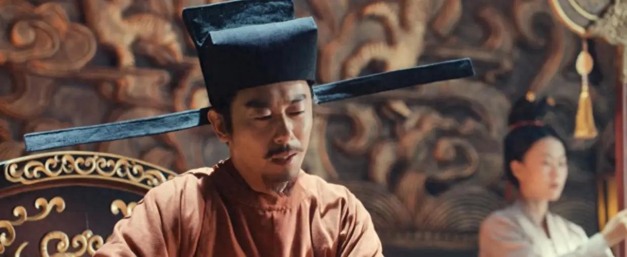 从李嗣源被迫登上皇位开始，到赵匡胤黄袍加身结束，五代的统军大将都没有了其他选择，