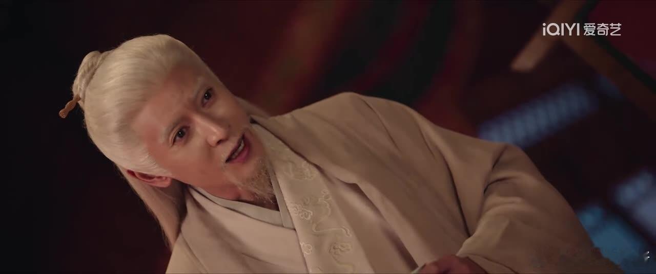 韩栋完美诠释沉空变装让角色更有说服力眉毛描白+举止神似 细节用心到离谱白发老者扮