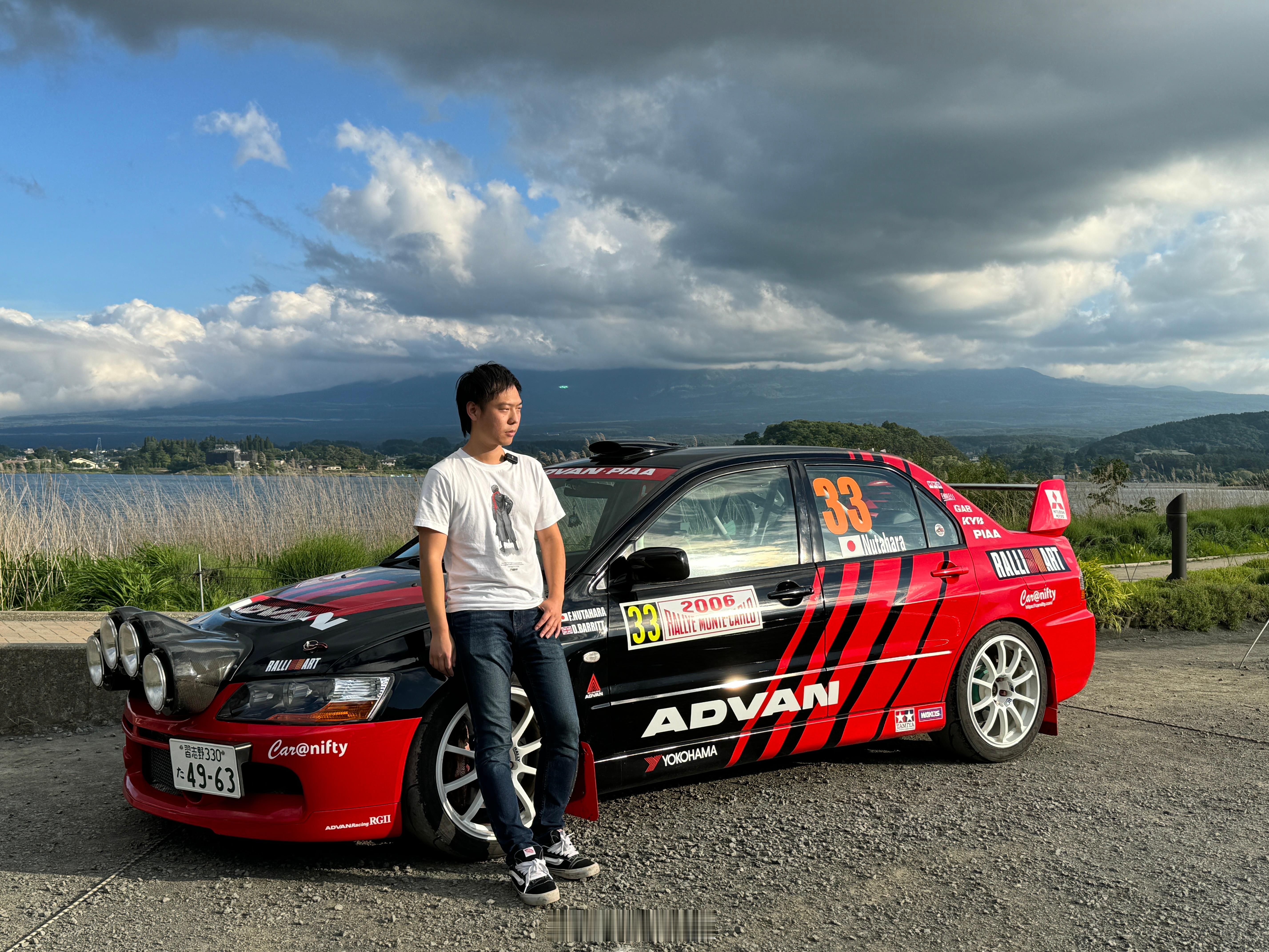 赛车造型就是不一样，一路上都被行注目礼，受欢迎程度不亚于超跑…还遇到两个开wa牌