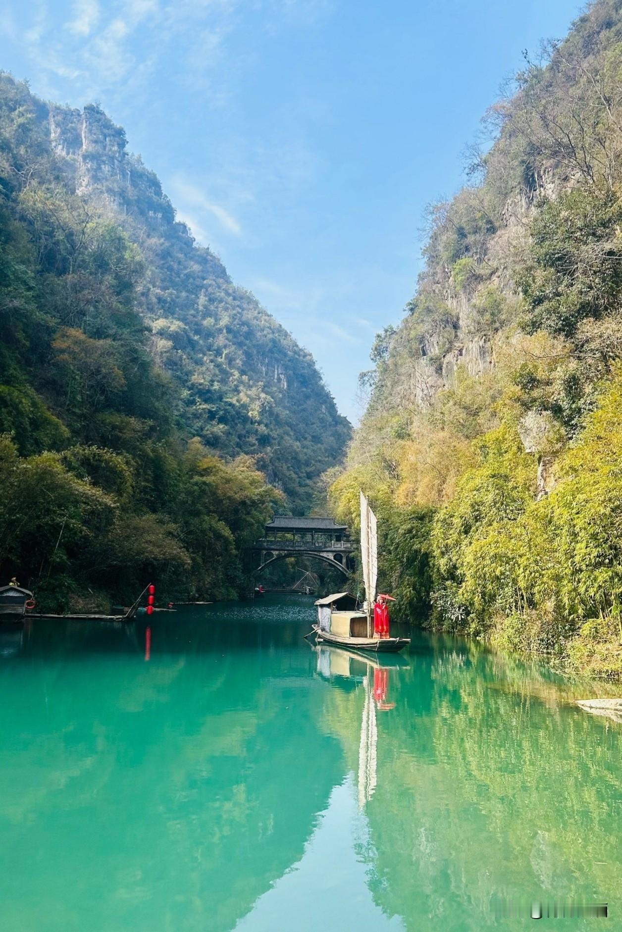 外出旅游，必备的五个小物件
超实用，记下来！

1. 迷你充电宝：手机没电寸步难