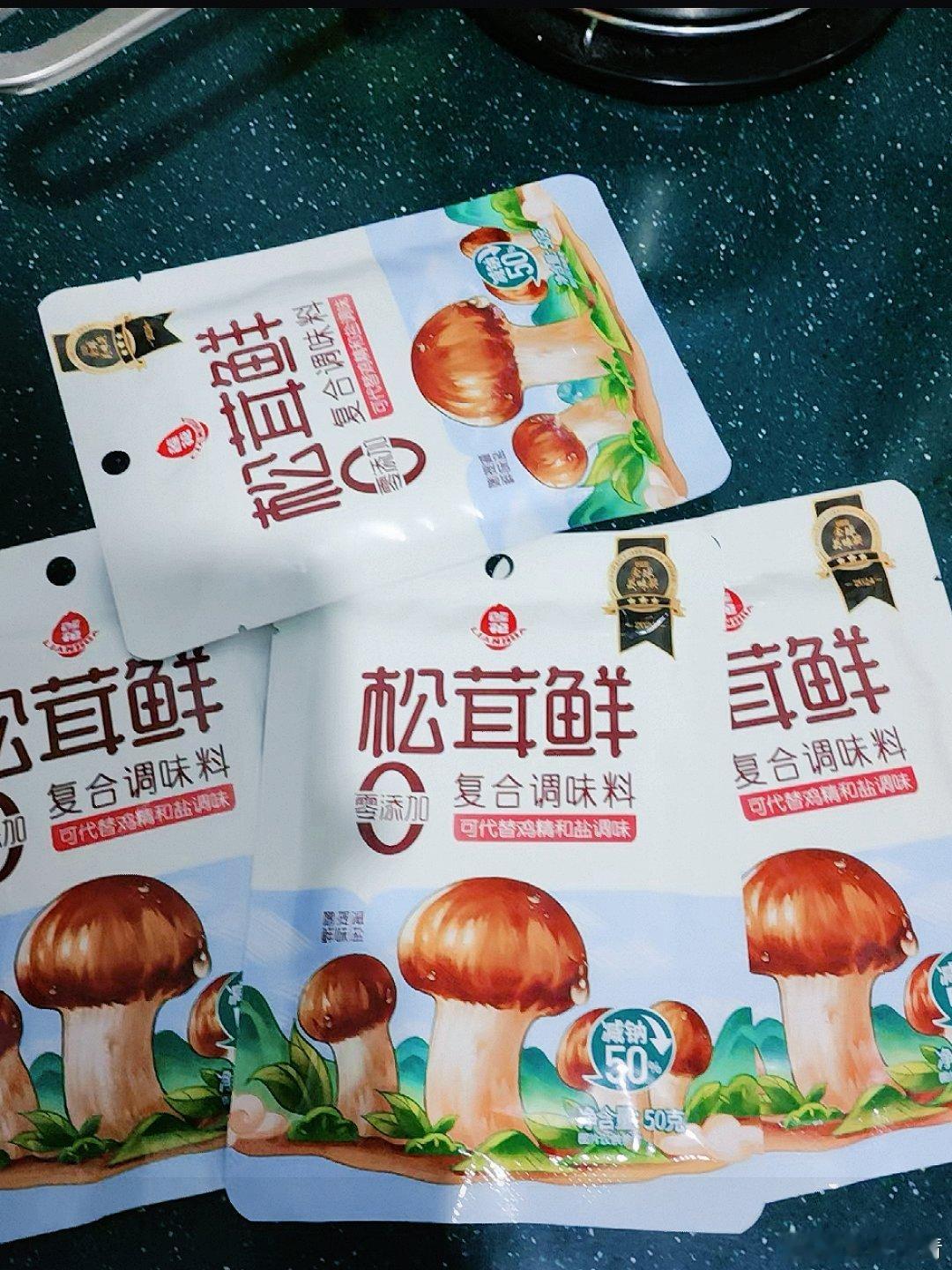 淘宝生日会抽1万份莲花松茸鲜租房小户型厨具调料堆不下，一瓶莲花松茸鲜就能替代盐、