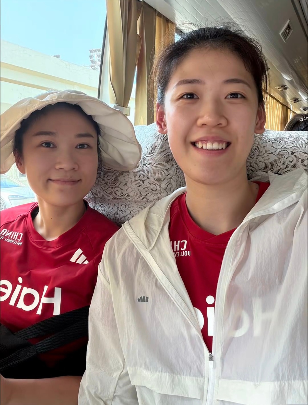 李盈莹晒出与王梦洁的训练照2026世界女排联赛