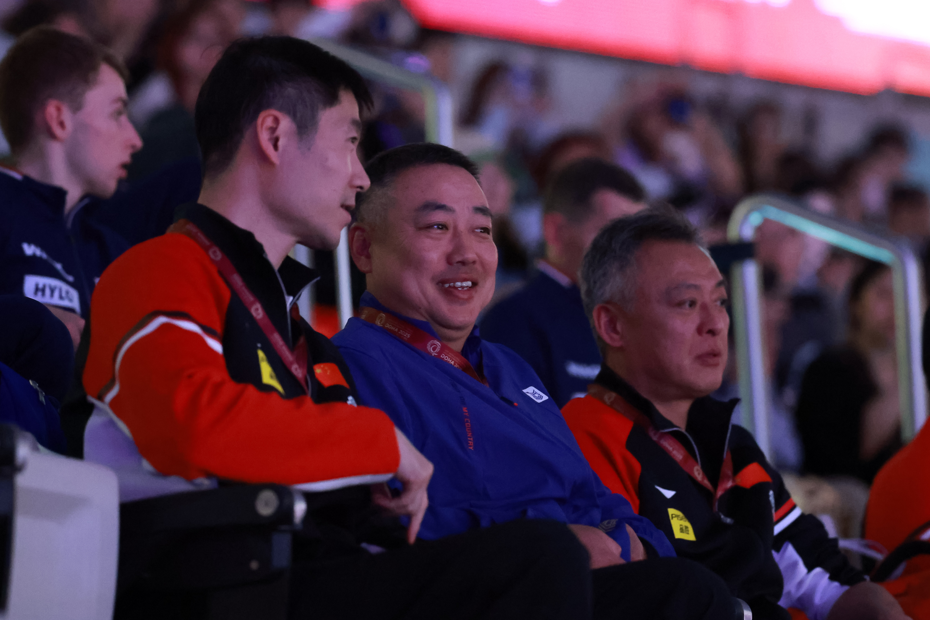 中国乒乓球协会新旧两任主席王励勤、刘国梁，现场观战多哈世乒赛。 ​​​