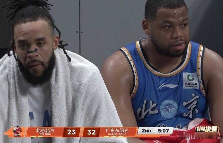 虽然北京男篮对阵广东男篮的季后赛1/4决赛第三战还没有结束，然而上半场结束后，关