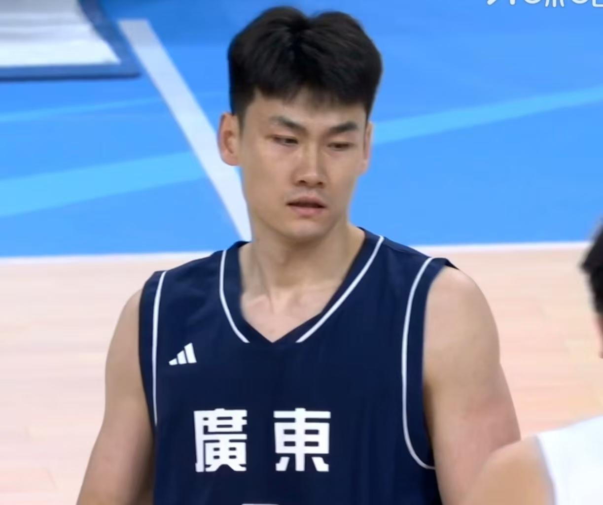 王睿泽太香了！广东球迷最近惦记上青岛球员王睿泽了！甚至有球迷提议说用杜润旺来换，