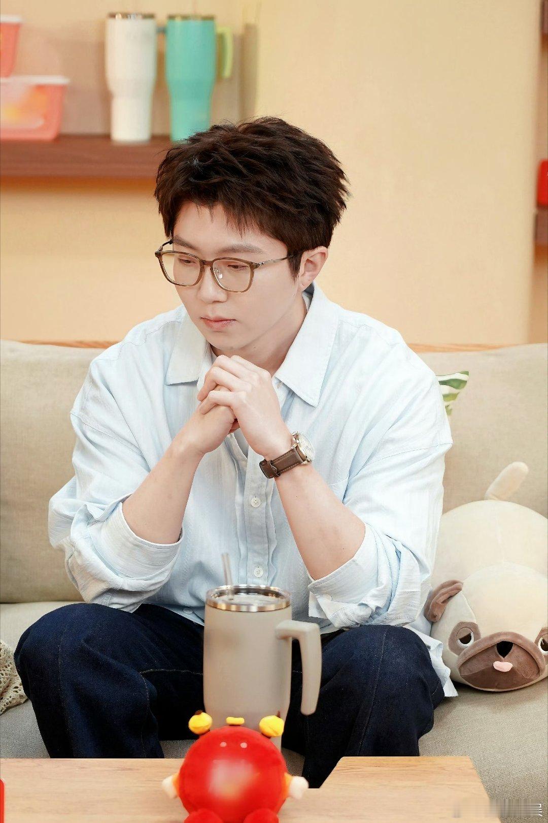 #毛不易自爆为演唱会做准备# 毛不易演唱会要来了，后面还有巡演，毛不易带来惊喜了