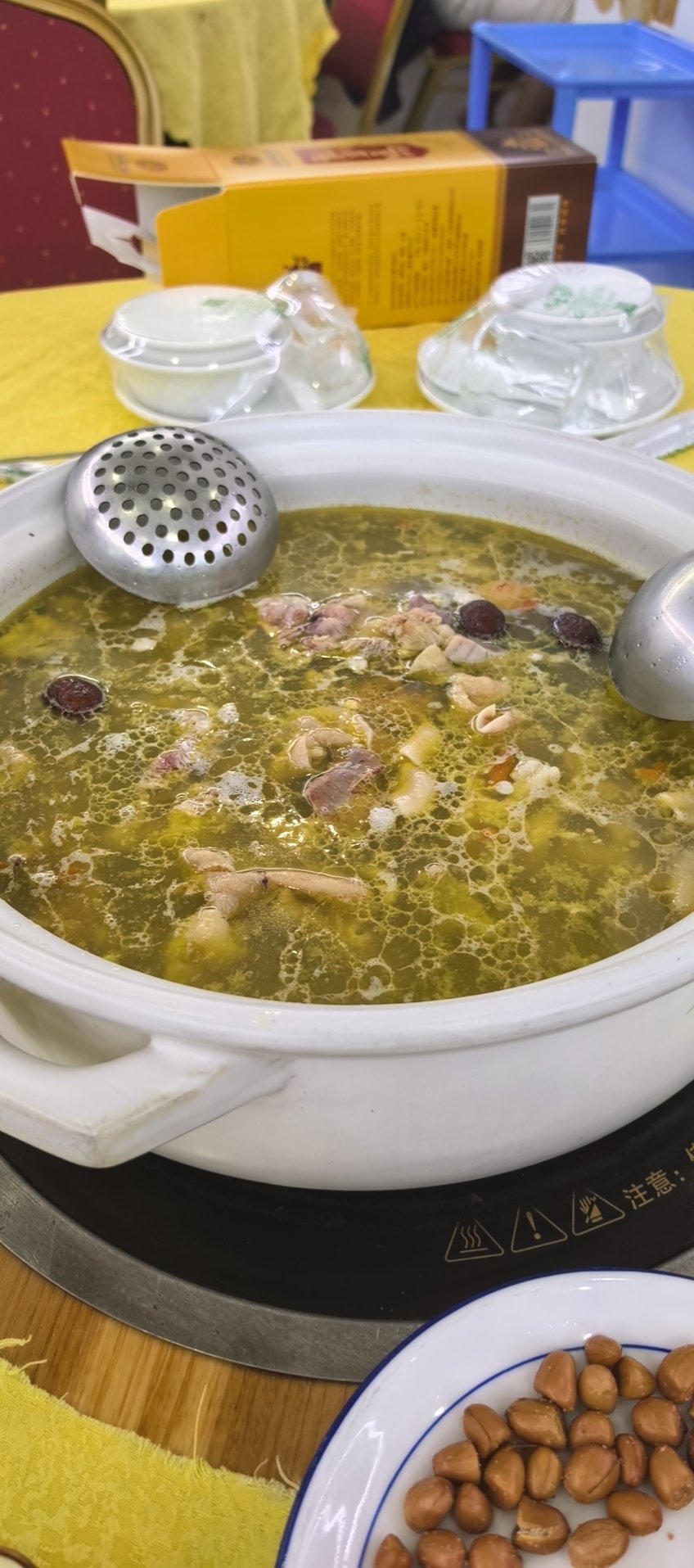 鸡煲吃过嘛我也是第一次吃 太鲜了尤其汤汁美味