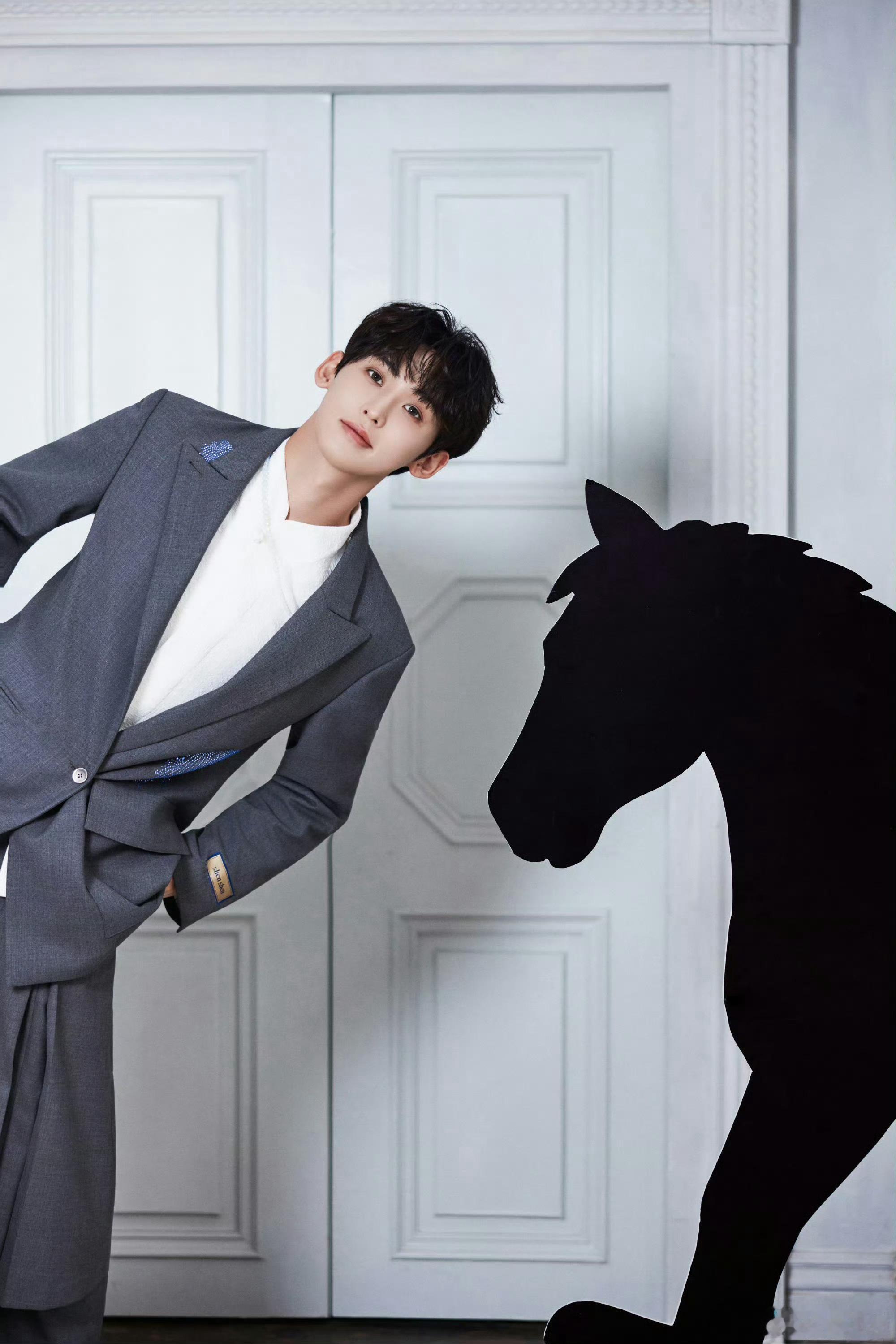 谁懂啊！唐九洲齐思钧重现八年前初见 这波直接杀我😭 八年前小齐在人群里社牛聊天