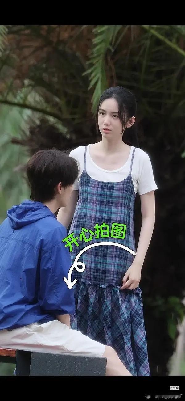 周也回归现偶造型就算了，脸怎么回事 