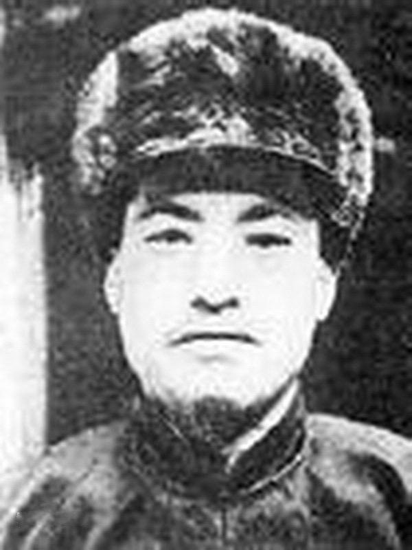1936年冬，河西走廊，天寒地冻。

马家军旅长马禄手下刚抓了两百多个红军战俘，