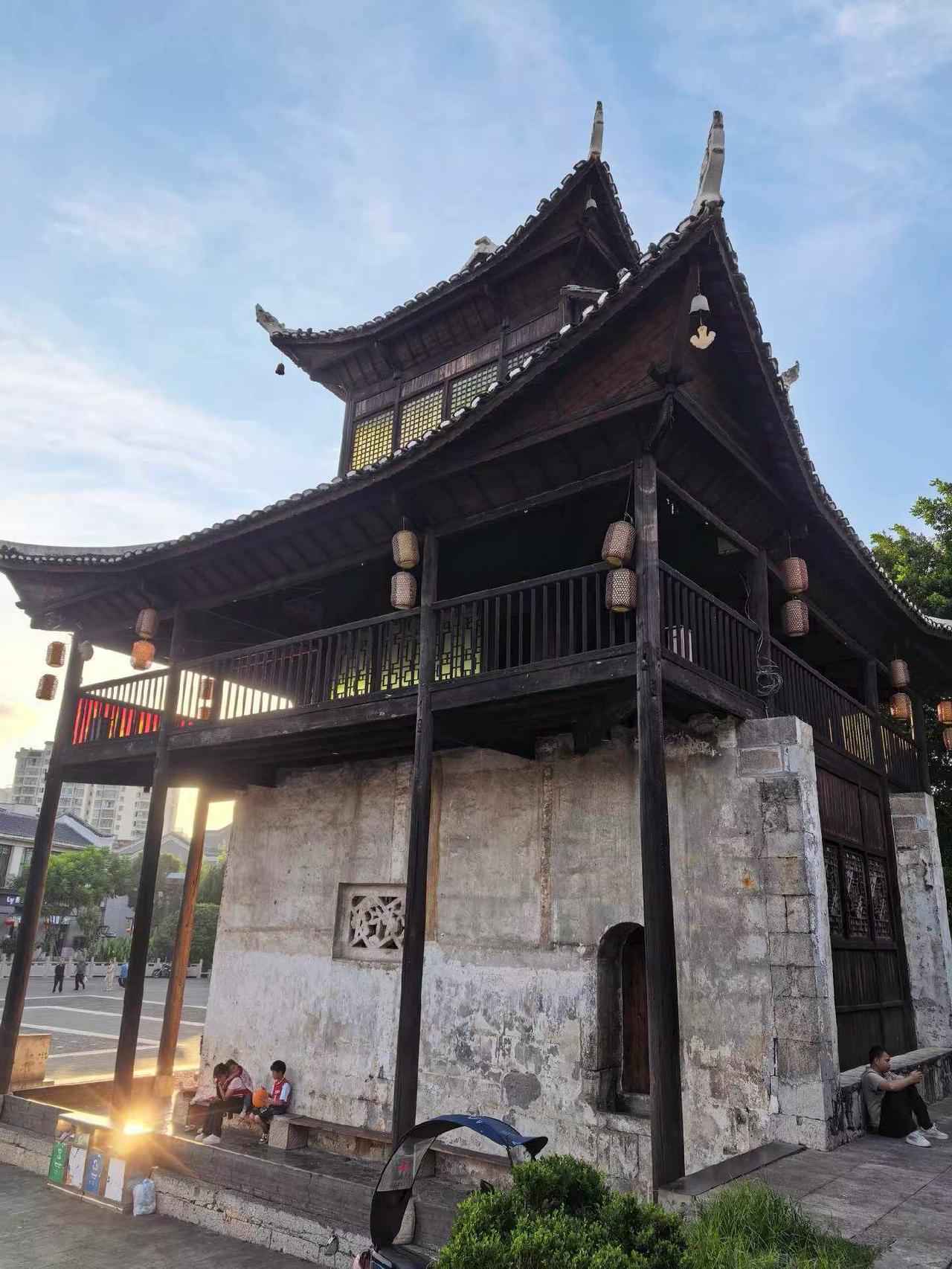 贵州黔西南州贞丰古城:清乾隆年间正式建城，整座城池按北斗七星建成七条古街，融合了