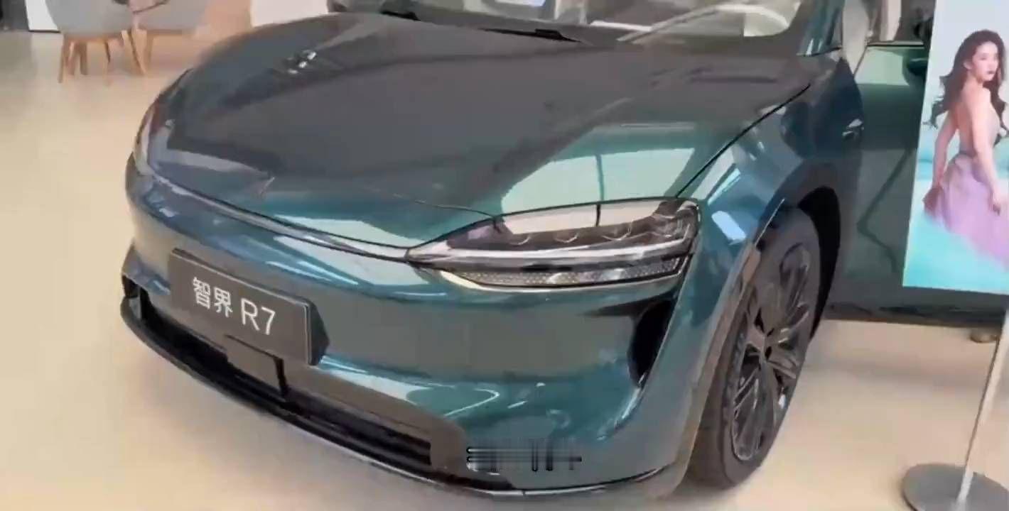 老爸送了我一辆智界R7，恭喜我成为鸿蒙智行车主我买车啦！