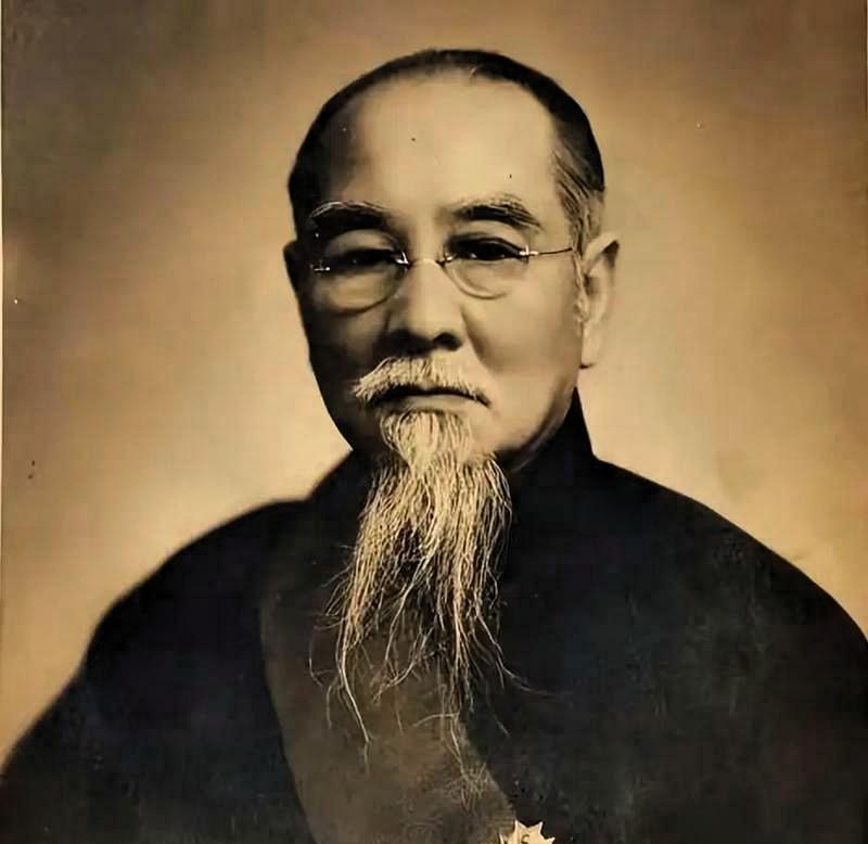 1931年12月至1943年的十二年间，中华民国名义上的国家元首为国民政府主席林