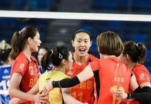 山东女排以弱胜强，王宝泉一手好牌打得稀烂
北京时间11月12日19点30分，中国