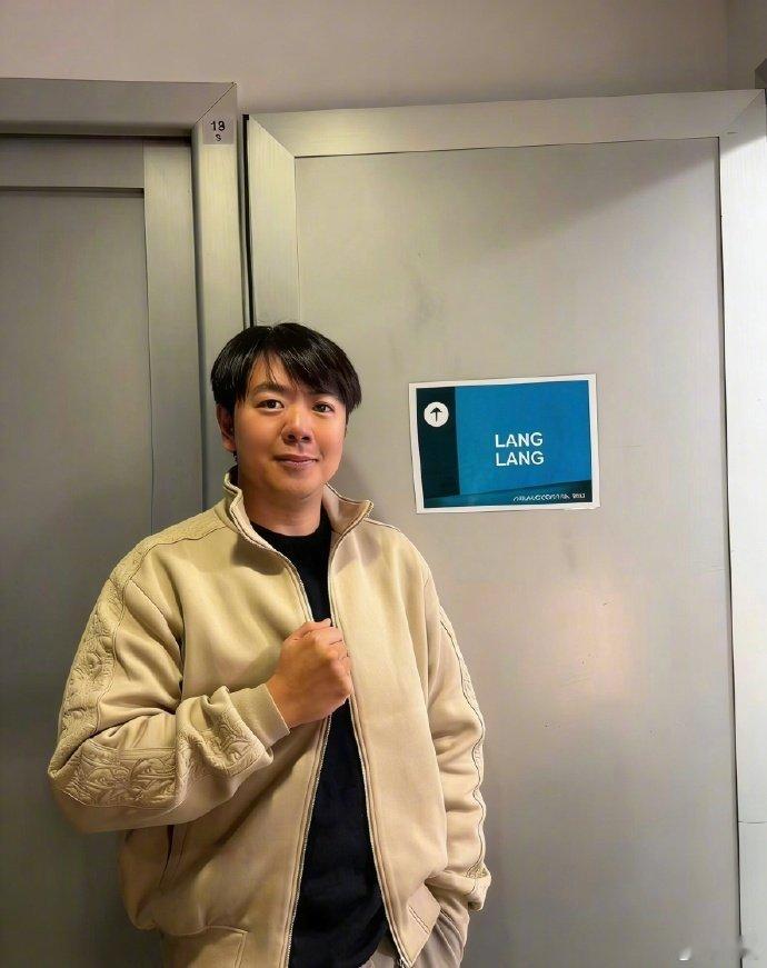 郎朗冬奥现场喊你看辽宁春晚 从米兰冬奥赛场到沈阳辽视春晚舞台，咱沈阳走出的钢琴大