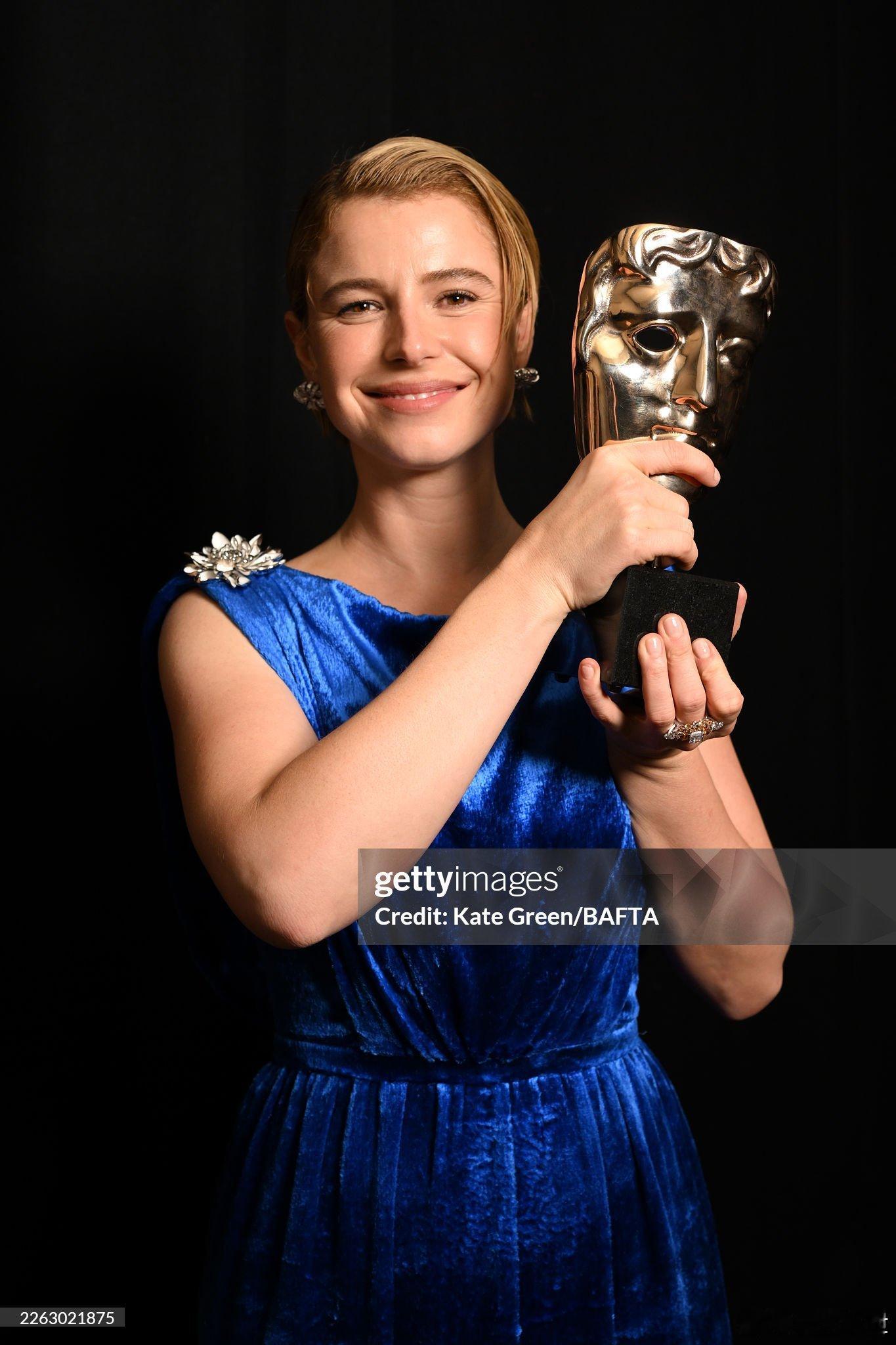 杰西·巴克利凭借《哈姆奈特》获得英国电影学院奖最佳女主角： 