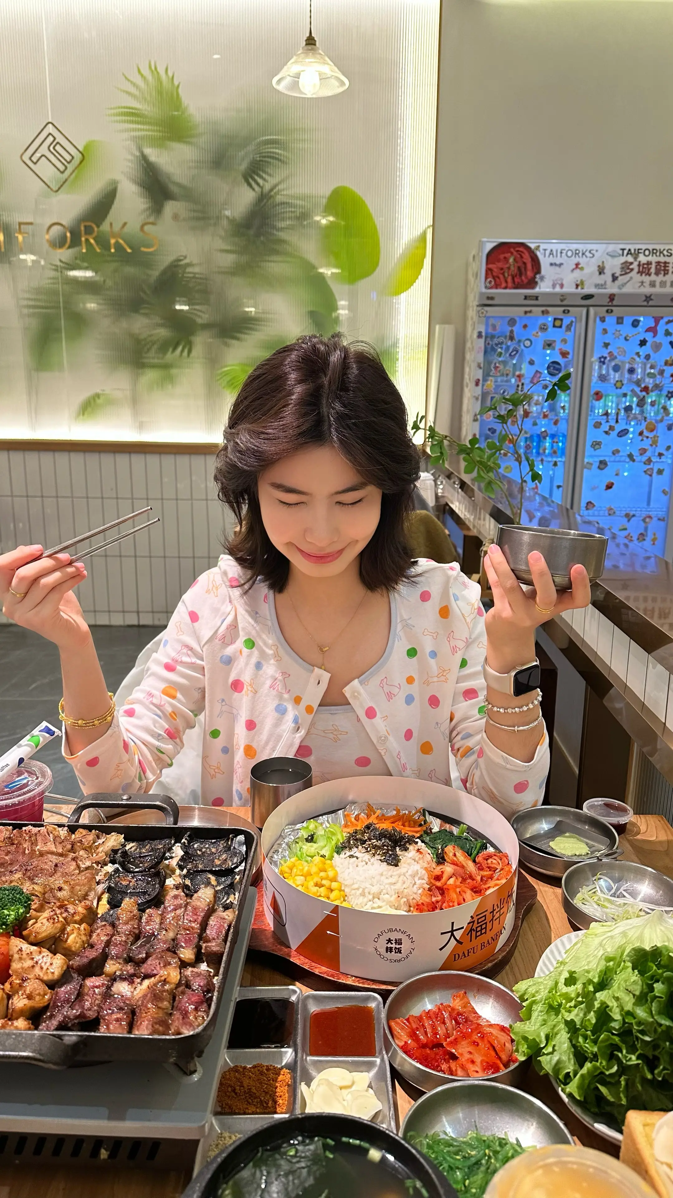好吧 我给我自己立的人设是坏女人 其实我是个粘人的小女孩