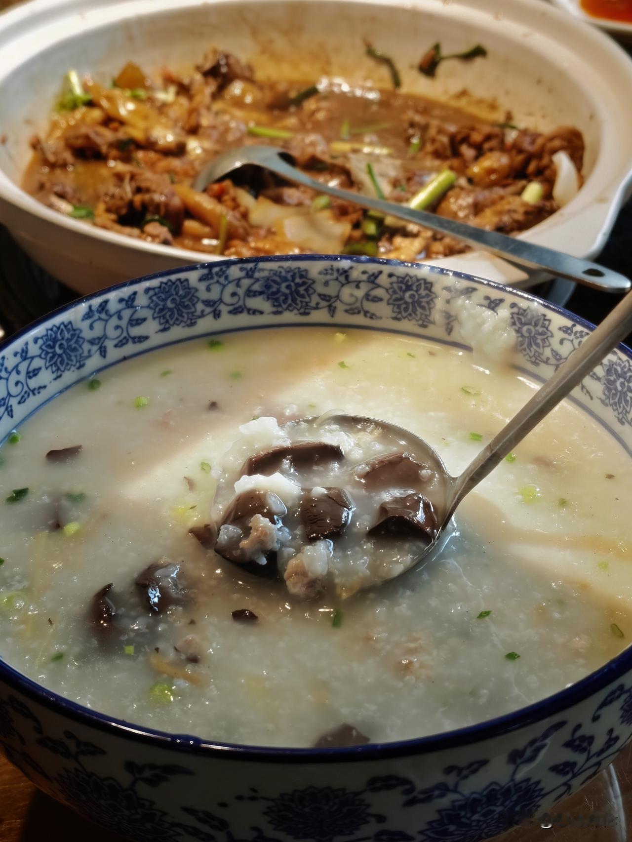 翻相册才发现，不知不觉已经吃了这家店好多年了🧐

原来火来食堂在昆明都开13年