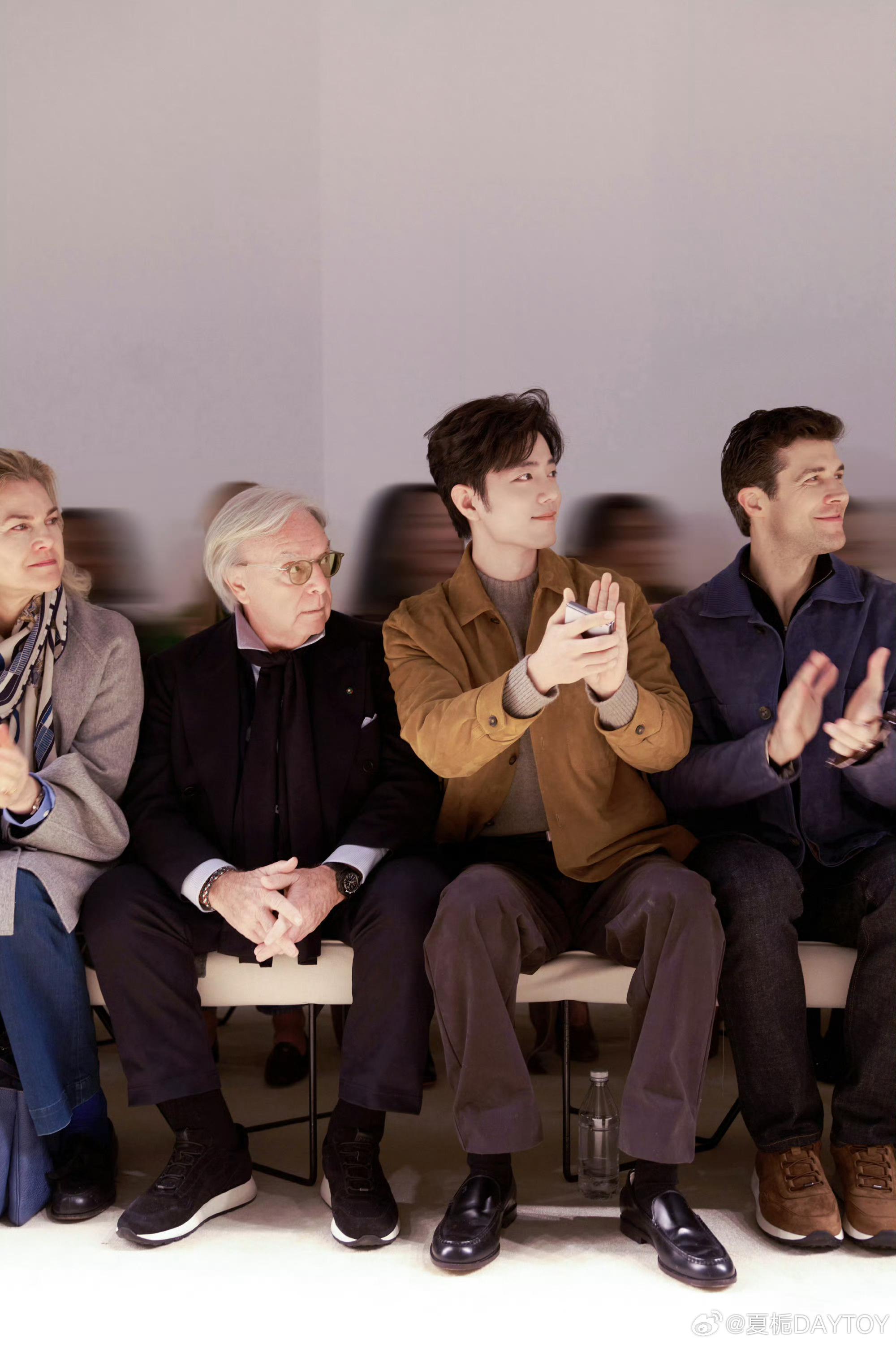 肖战上榜米兰时装周最受热议名人肖战开创全球首穿新方式肖战米兰时装周 时装周外网声