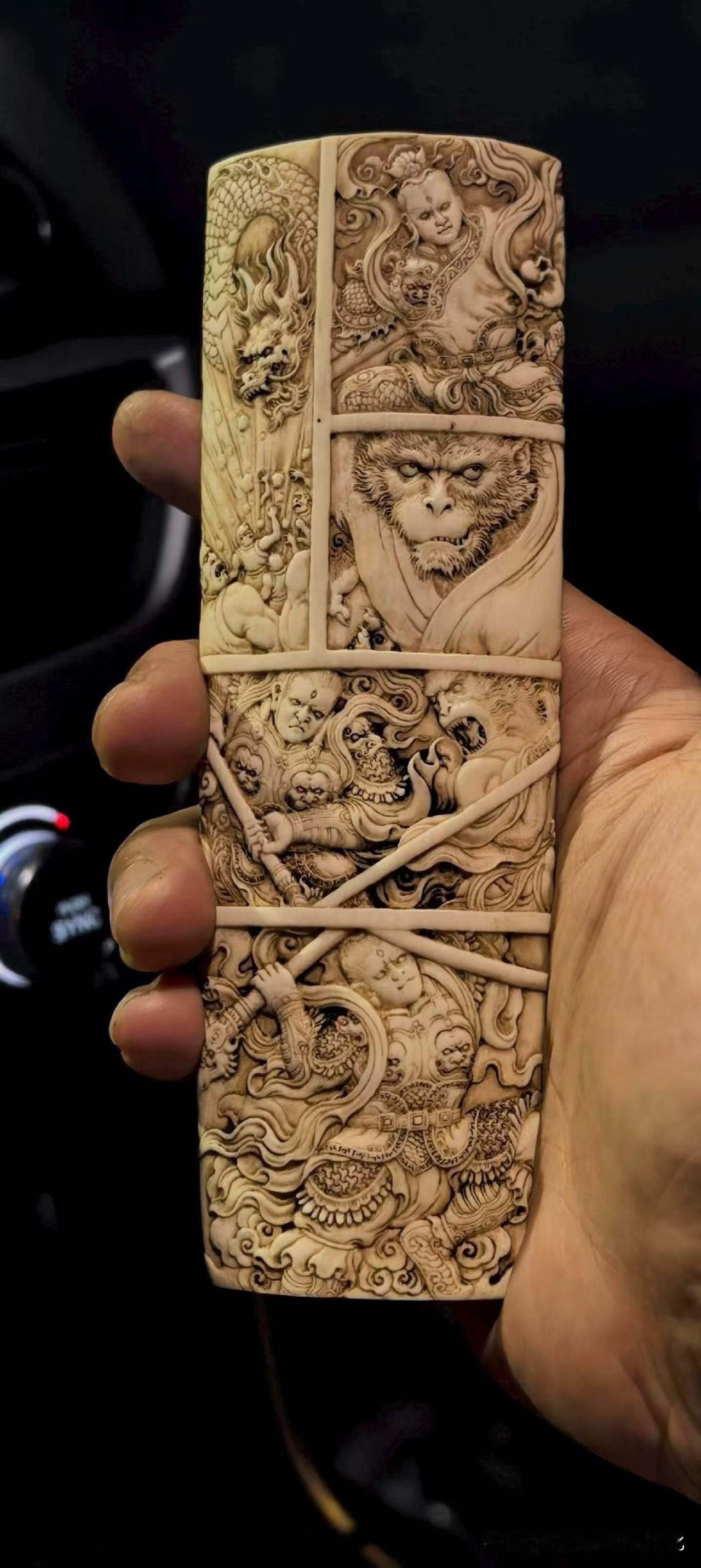一方猛犸，藏着一整段童年。

全手工雕刻的小人书，把孙悟空、哪吒、金龙、三眼神将