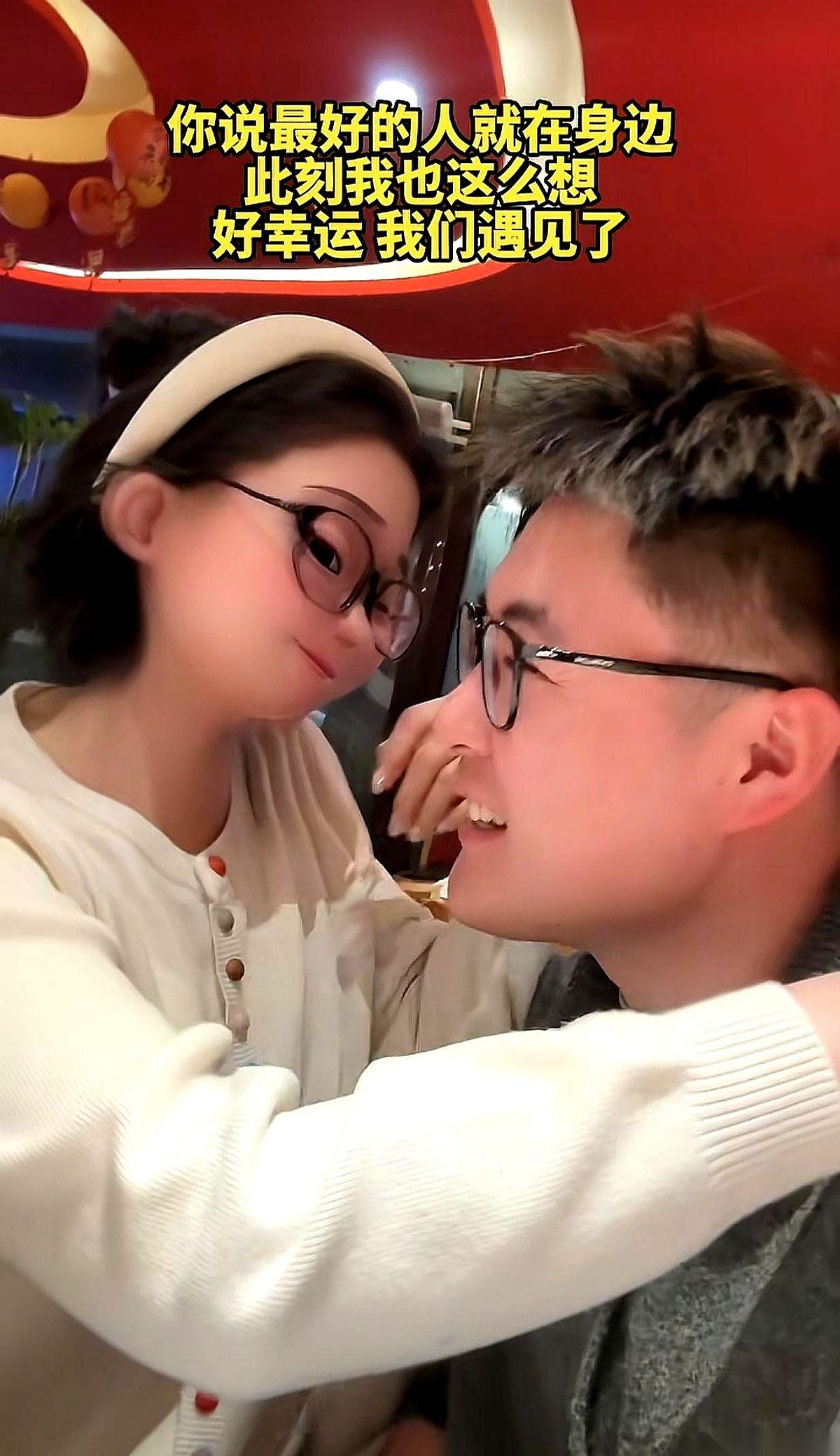 网上两对网红情侣，看得人直摇头。
这边叫旭东的，正跟对象在广州吃饭，吃到一半，他