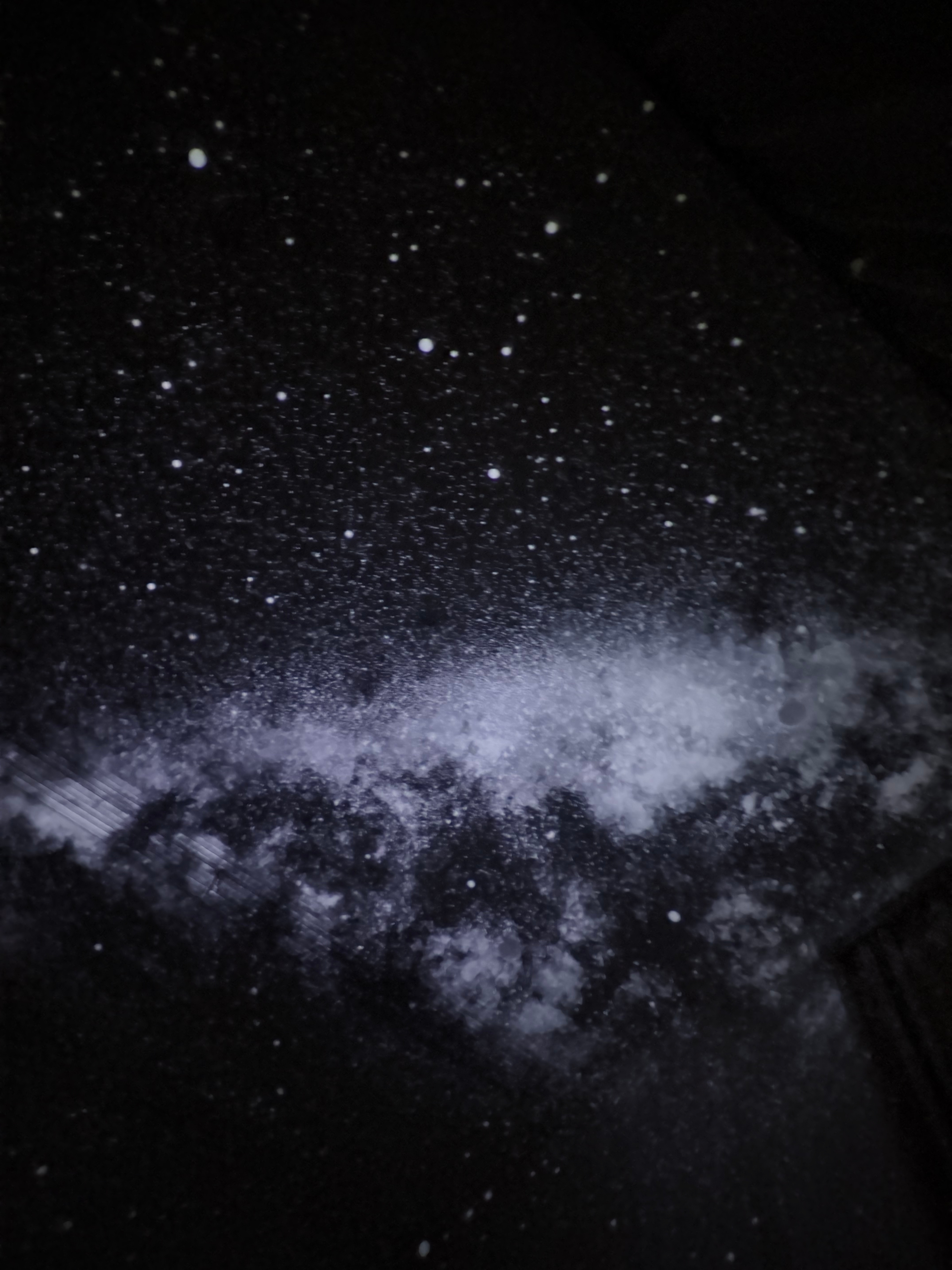 给李屁买了个星空灯想着上次我们去看流星雨没带上他想带他见见什么是流星刚试了一下 