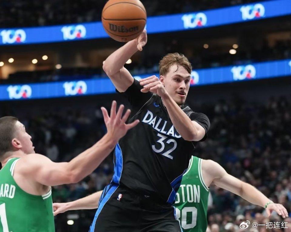 NBA常规赛，独行侠100-110不敌凯尔特人。弗拉格延续火热的赛场表现，投篮2