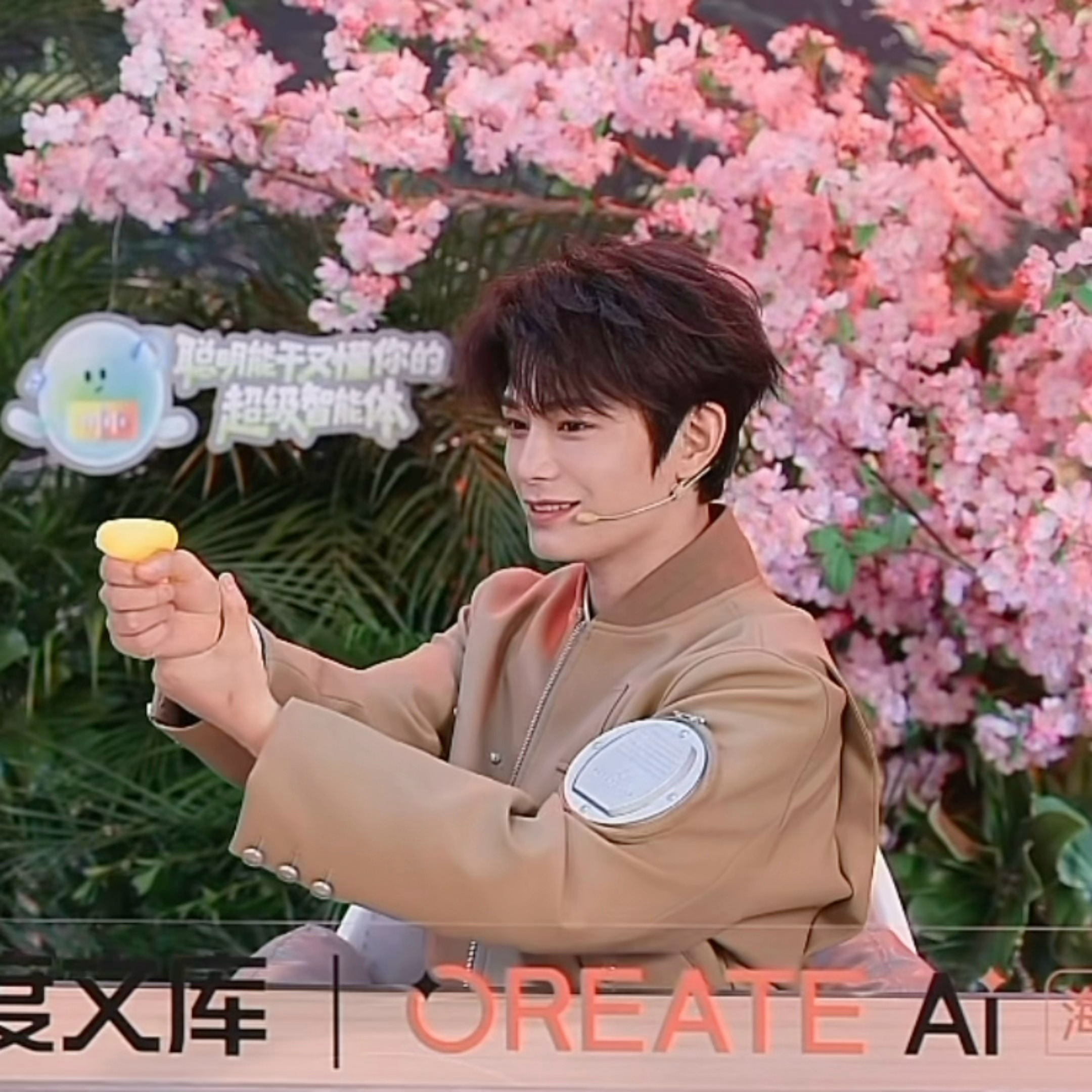 三月十一号，真的是这天呢，发型一毛一样。小小的演唱会种子就这样种下了，开始了随时