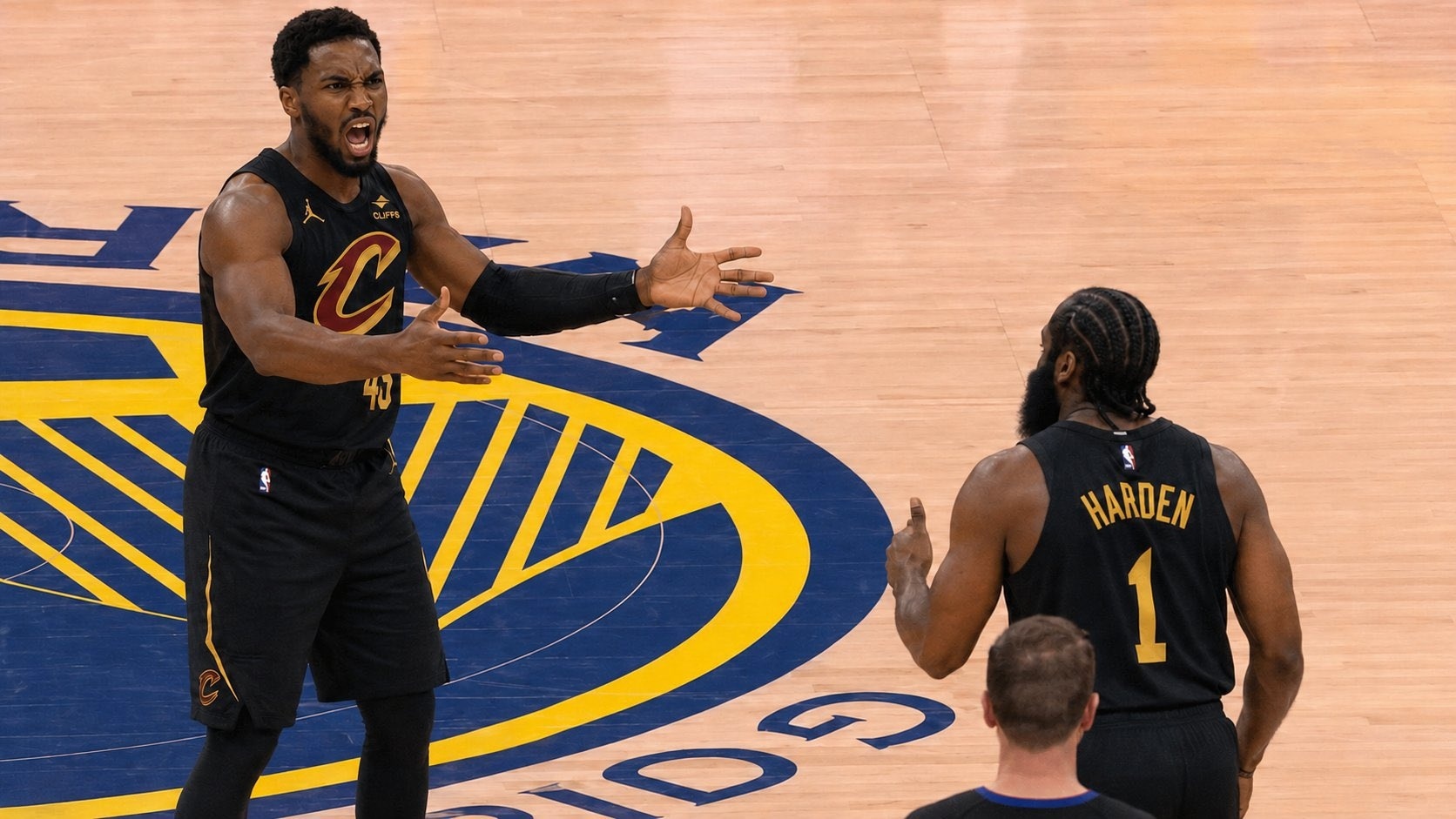 NBA 米切尔看着哈登，像极了当年詹姆斯看着JR史密斯尼克斯1比0骑士
