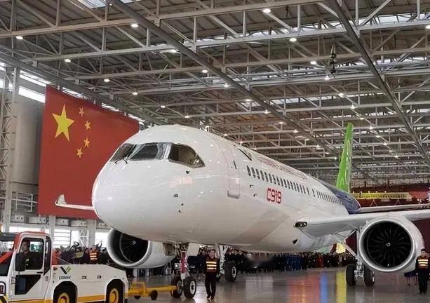 国产大飞机C919又获几十架订单  似乎已打破美国封锁解决了发动机难题。近日，国