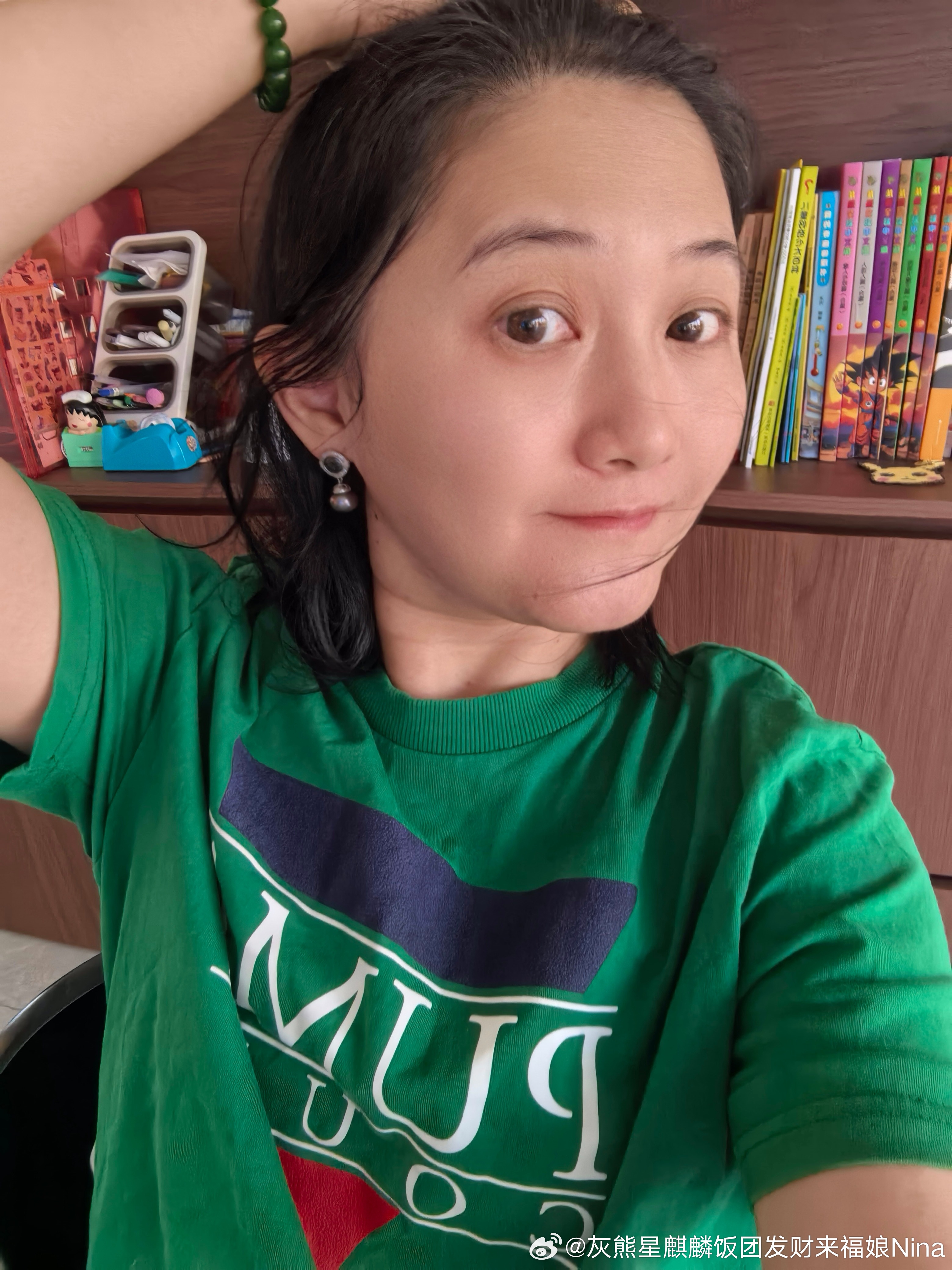 今天周末美容医院很多人，现在经济下行，服务业使出浑身解数做好服务，医院还搞来了位