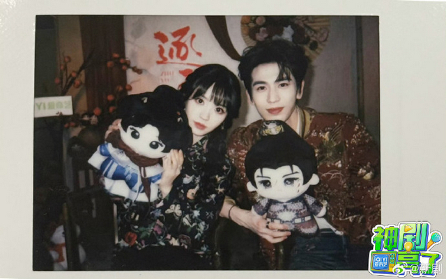 田曦薇、张凌赫新的拍立得来了 