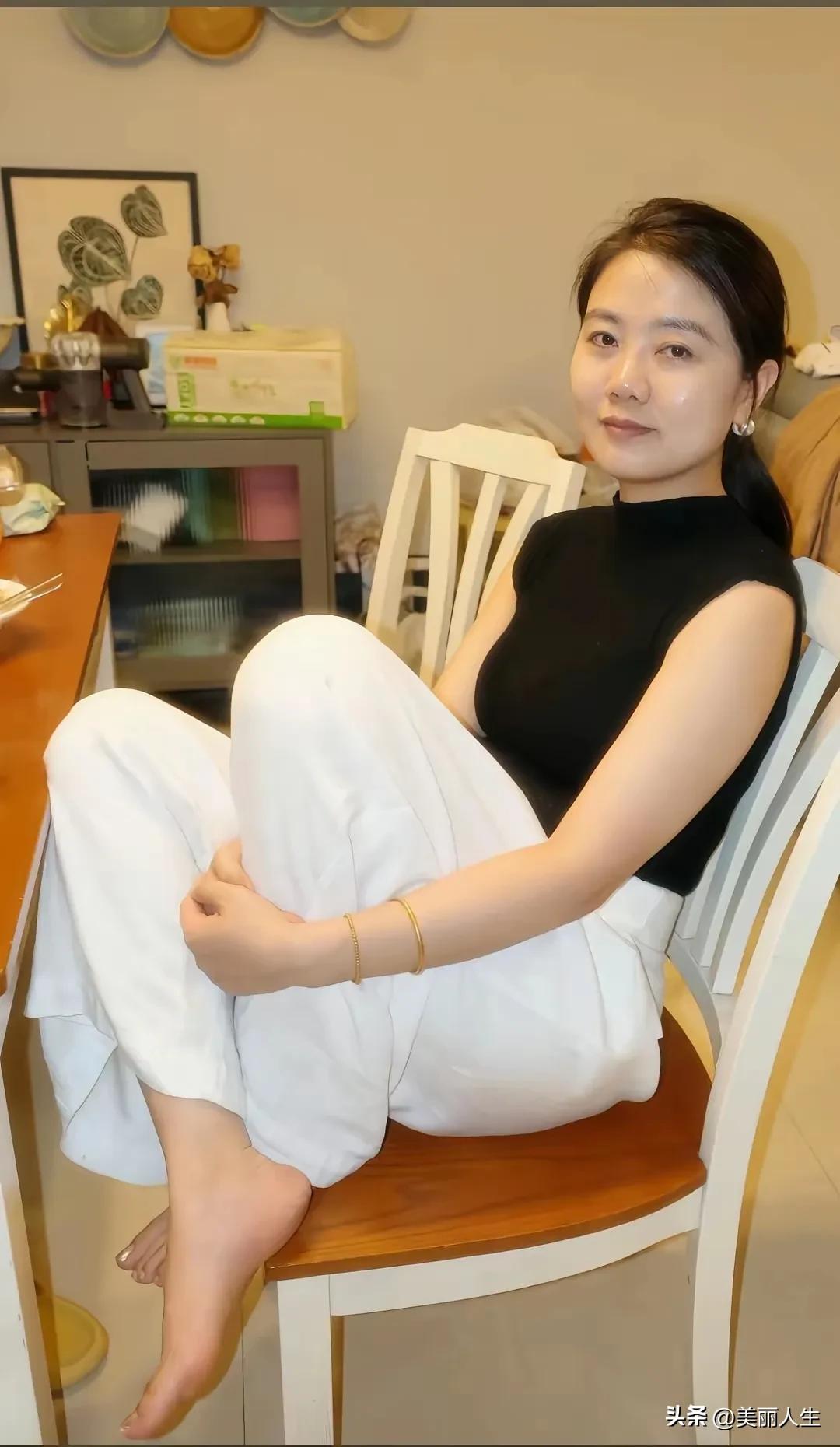 一个人挺好的，即便是不快乐，但也不至于太难过，不至于被伤害……