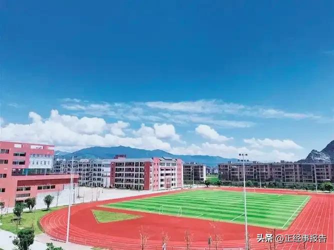 二十年后的高中毕业生大概率都能上本科了。
        增加普通高中学位供给，