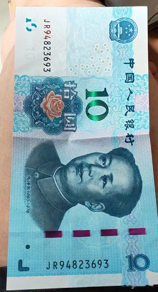 有钱没钱，回家过年，这句话挺经典，但实际上，没钱就是不能回家过年，你连回家的车票