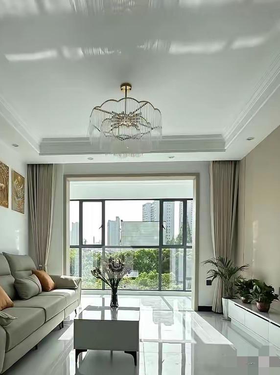 女儿和谈了三年的男朋友准备下个月结婚，今天女儿去看男朋友买的婚房，下午女儿回家对