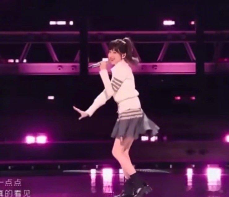 张鹤伦原来是王心凌男孩  斗笑社 哇塞，是谁在KTV里深情演绎《青花瓷》？又发现