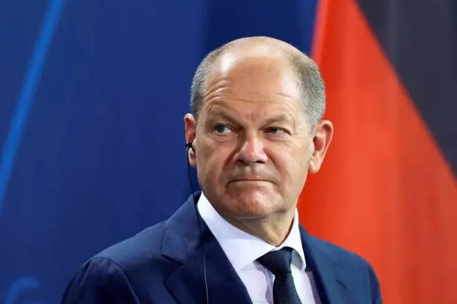 德国向美国跪下了，可是却没换来“肉骨头”！这不，由于其恶劣的经济状况，德国被戏称
