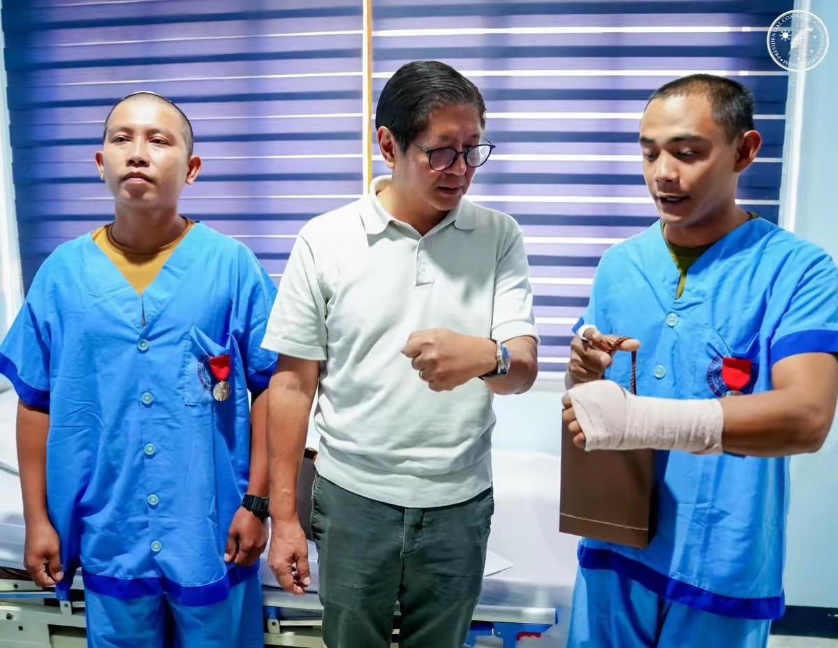 [捂脸][小鼓掌][鼓掌]7月23日，菲律宾总统小费迪南德·马科斯亲自跑到公主港