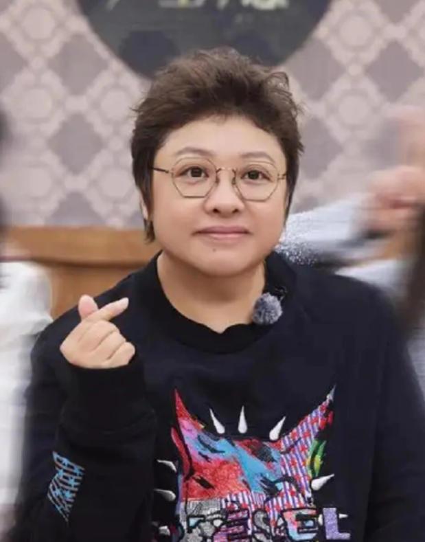 主持人曾问韩红，“你想过生一个孩子吗？”，韩红说，“想过，在我39岁的时候想过，