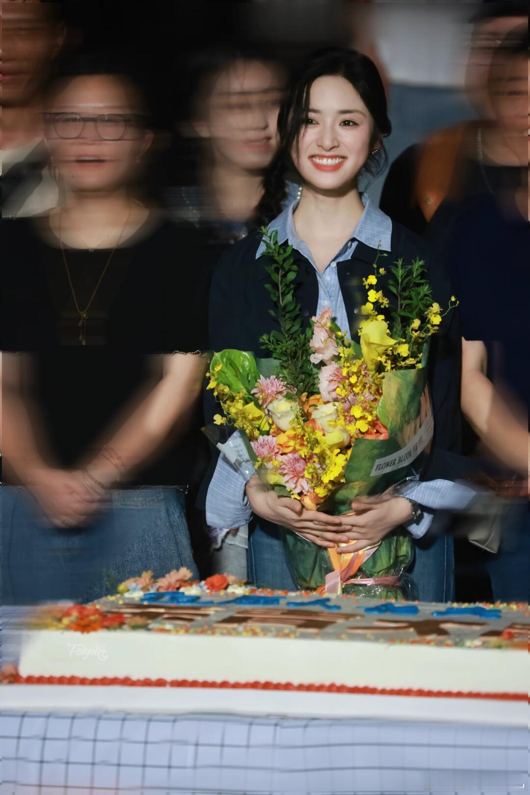 张晚意、沈月《但愿人长久》杀青，明天就抬上来吧