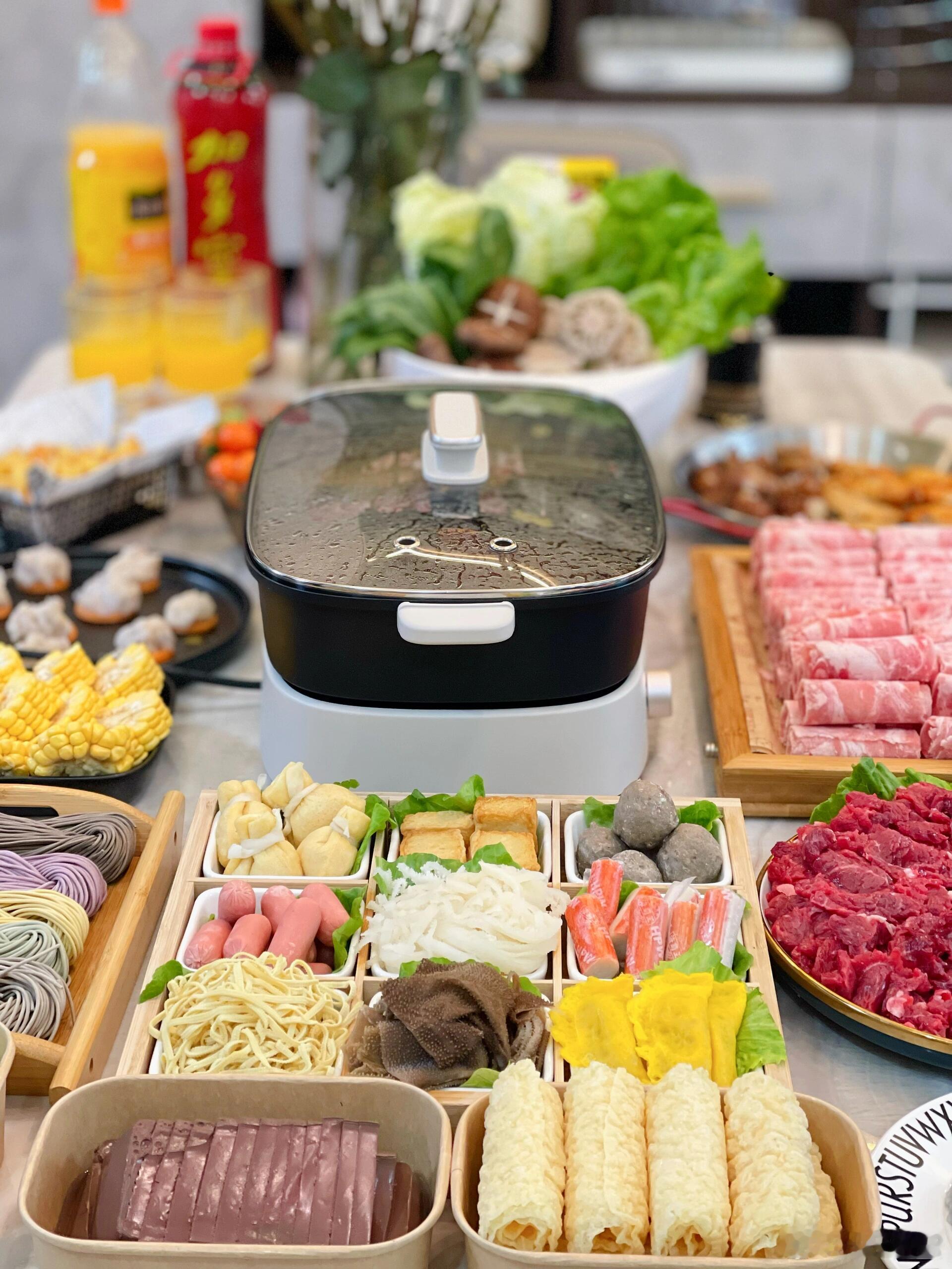 🍲🏠家庭版涮火锅大揭秘！天气渐凉，最适合和家人围坐一桌，来一场热腾腾的涮火锅