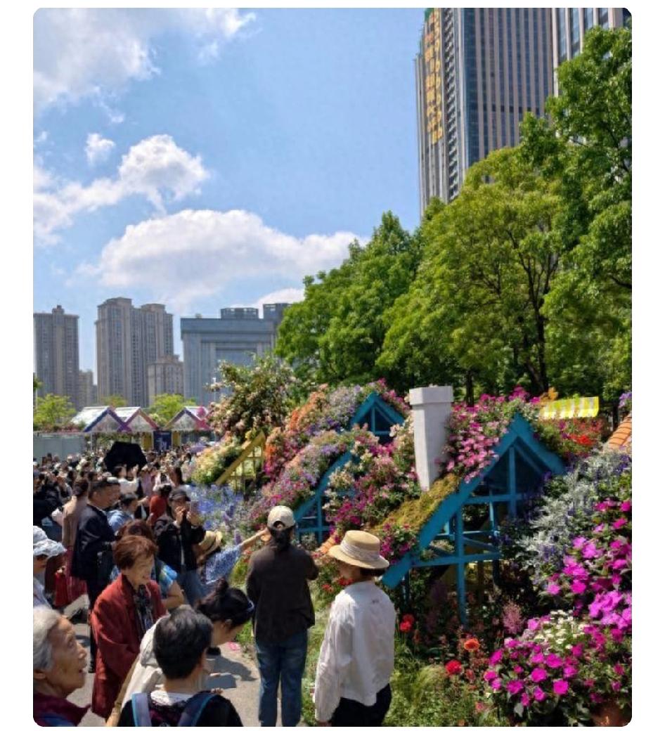 已经“杀疯了”！

这下咱们可算是见识到武汉五一的威力了。

武铁五天运了789