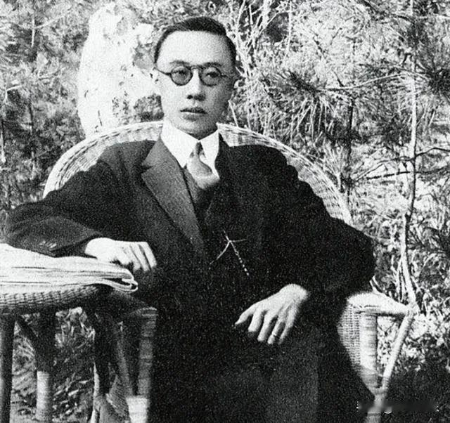 一个回家需要买门票的人，他确实有点难受。人生大起大落，成王败寇，他是历史遗留问题