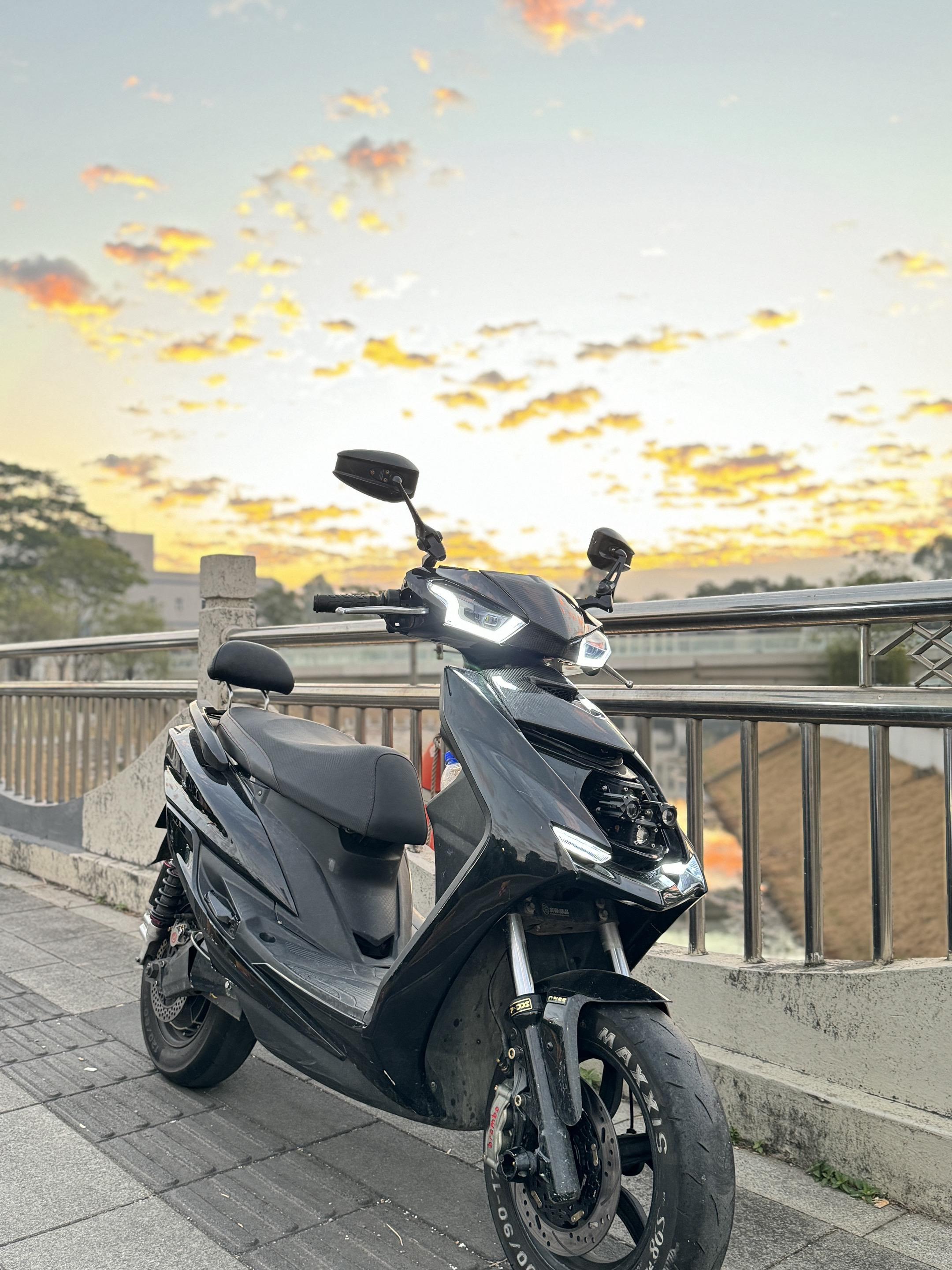 每隔一段时间 就会莫名其妙感觉好累  或许是今天天气不太好 让我觉得很...