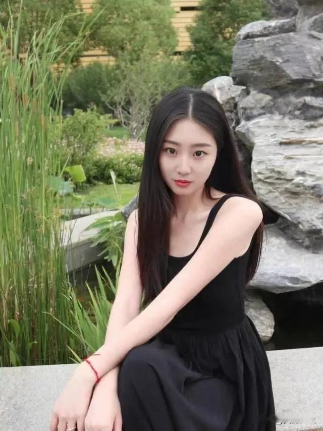 在澳门的一天，时间仿佛放慢了脚步，让你有足够的时间去感受这座城市的魅力。